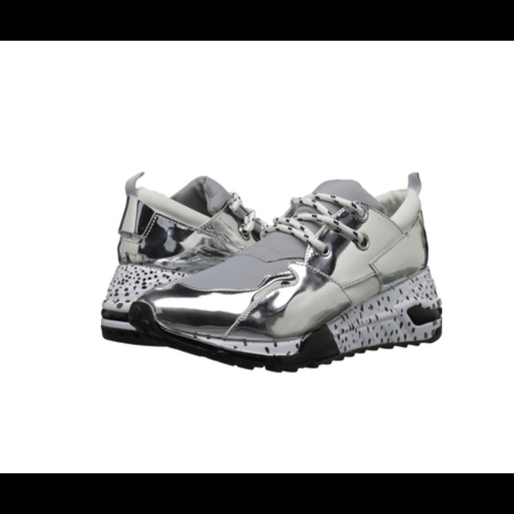 Steve Madden Shoes - Steve Madden Cliff  sz 6 last pair